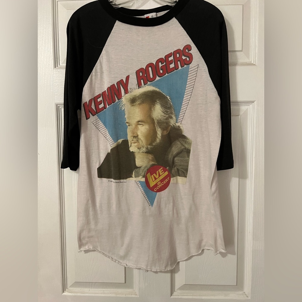 Vintage Kenny Rogers 86’ official concert baseball style tshirt.  Adult size xl